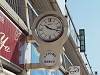 ヒメセン通りの看板時計です